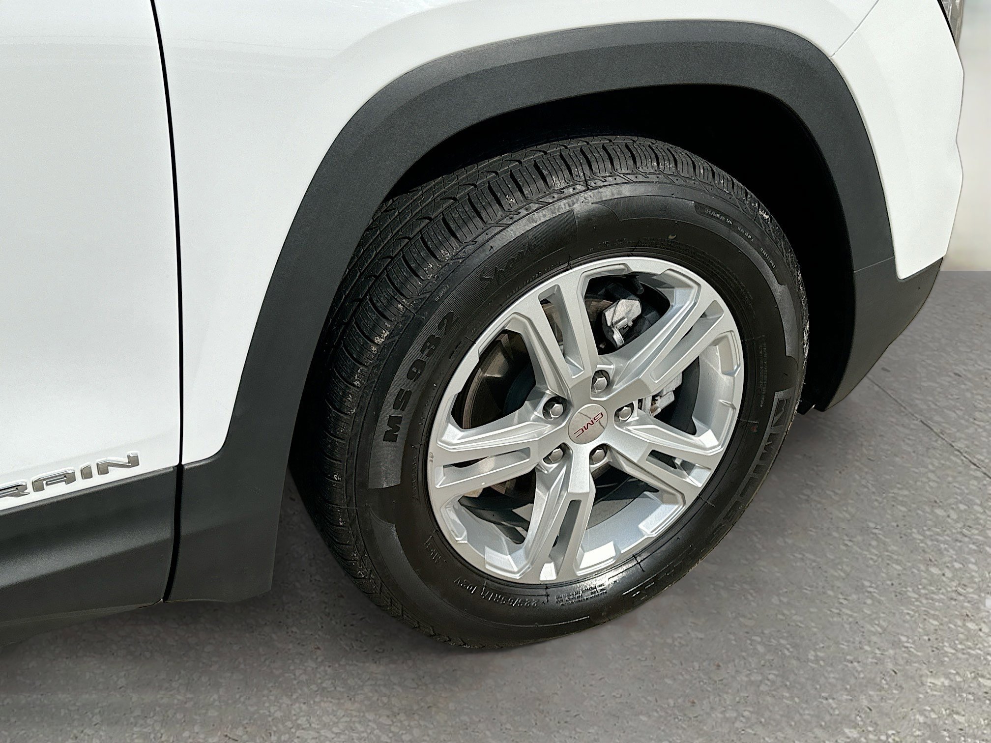 Used 2024 GMC Terrain SLE image 28