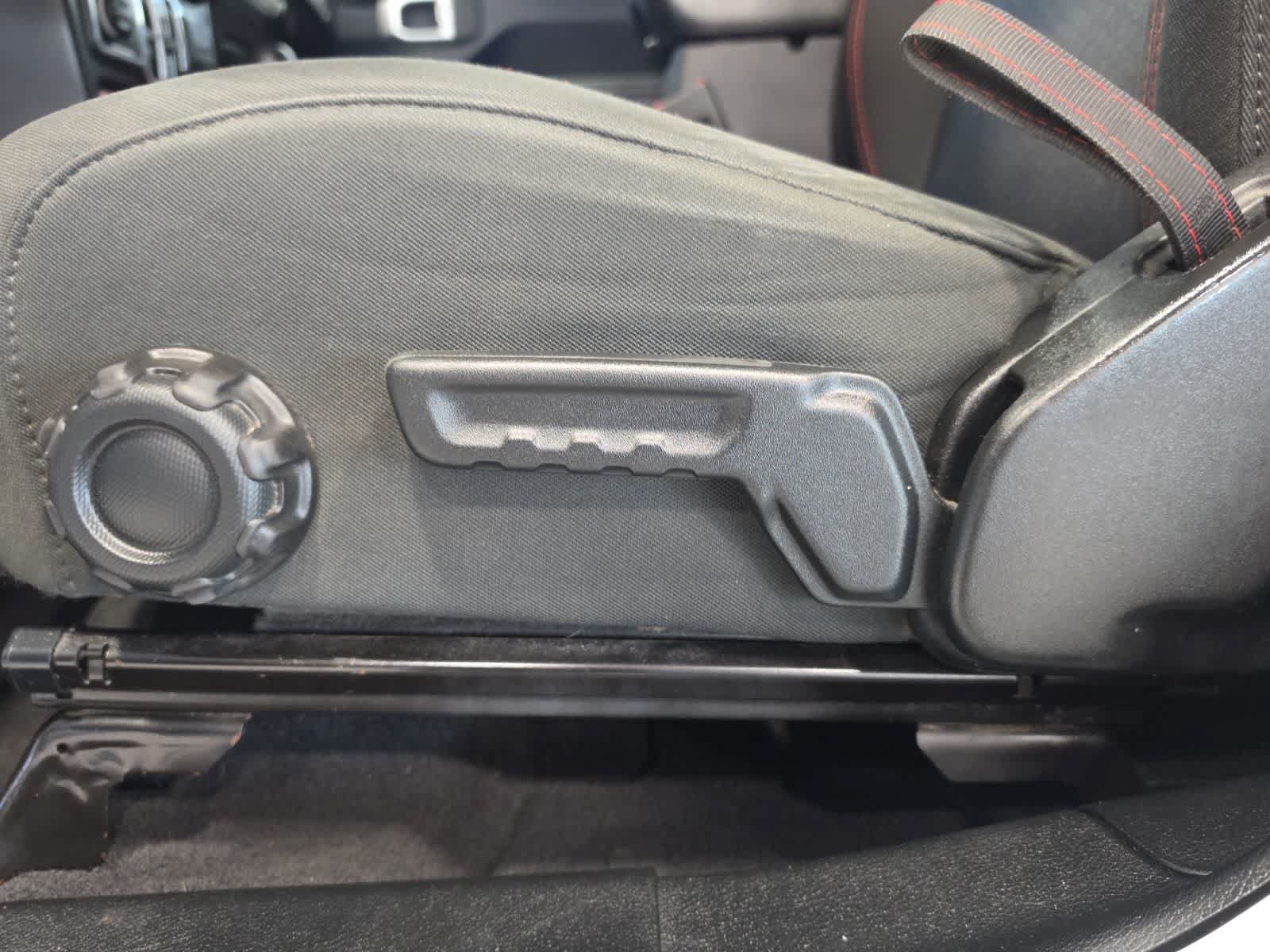 Used 2018 Jeep Wrangler Unlimited Rubicon w/ Dual Top Group AWD/4WD image 16