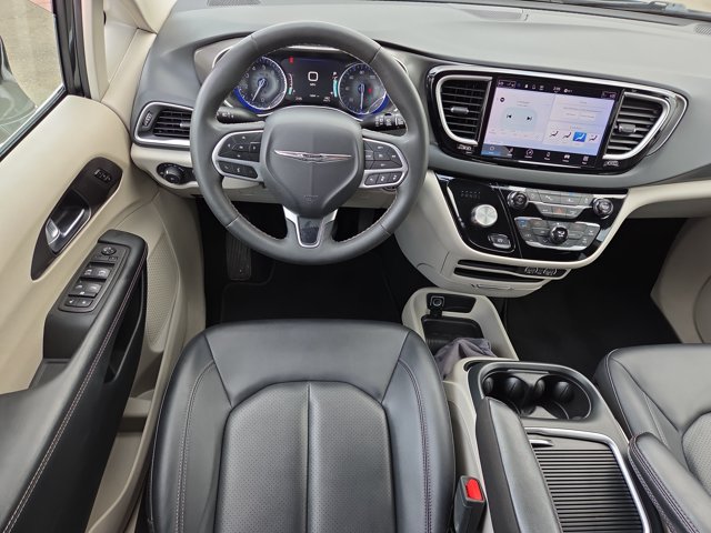 Used 2024 Chrysler Pacifica Touring-L FWD image 14