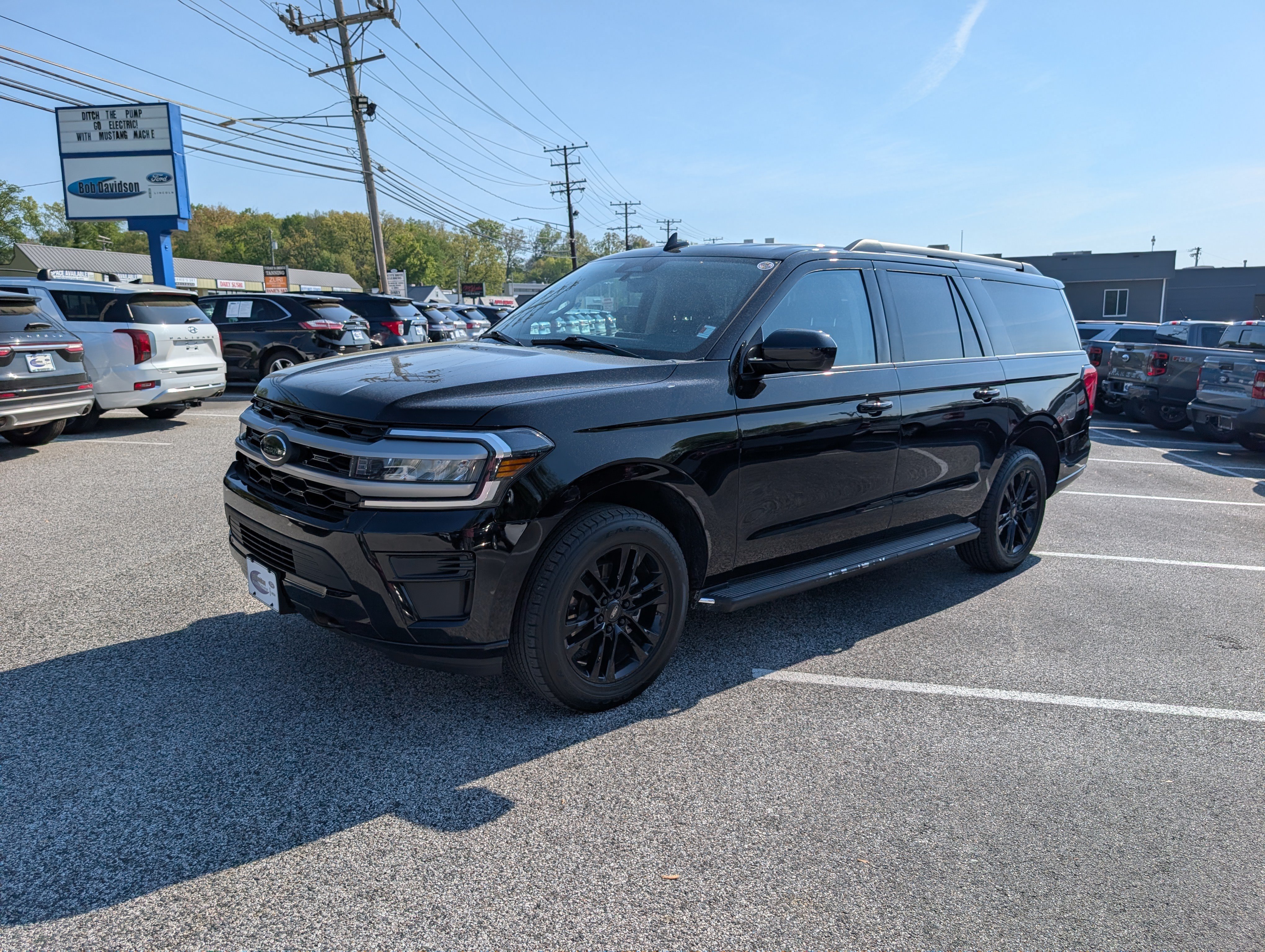 Certified 2022 Ford Expedition Max XLT AWD/4WD image 2