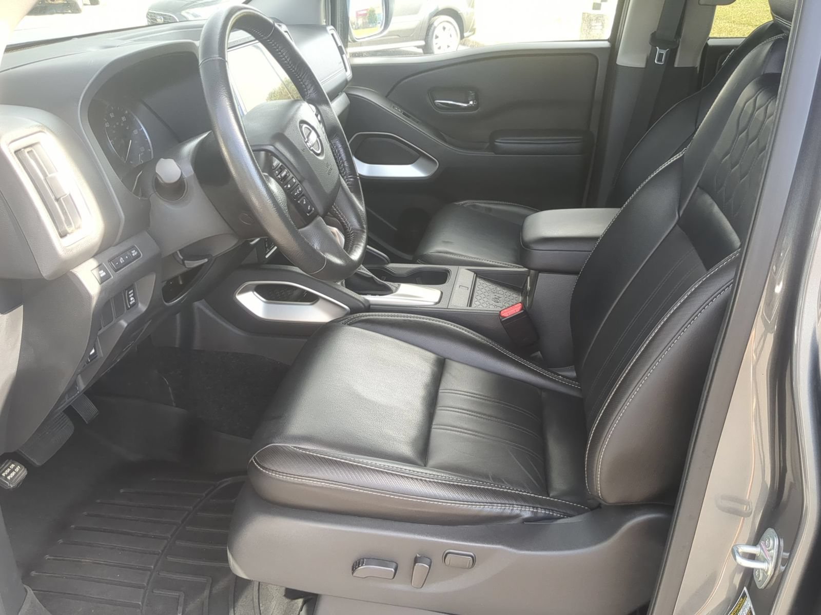 Used 2025 Nissan Frontier SL AWD/4WD image 13