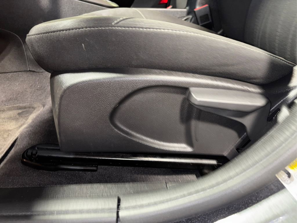 Certified 2018 Ford Focus SE w/ SE Appearance Package FWD image 28
