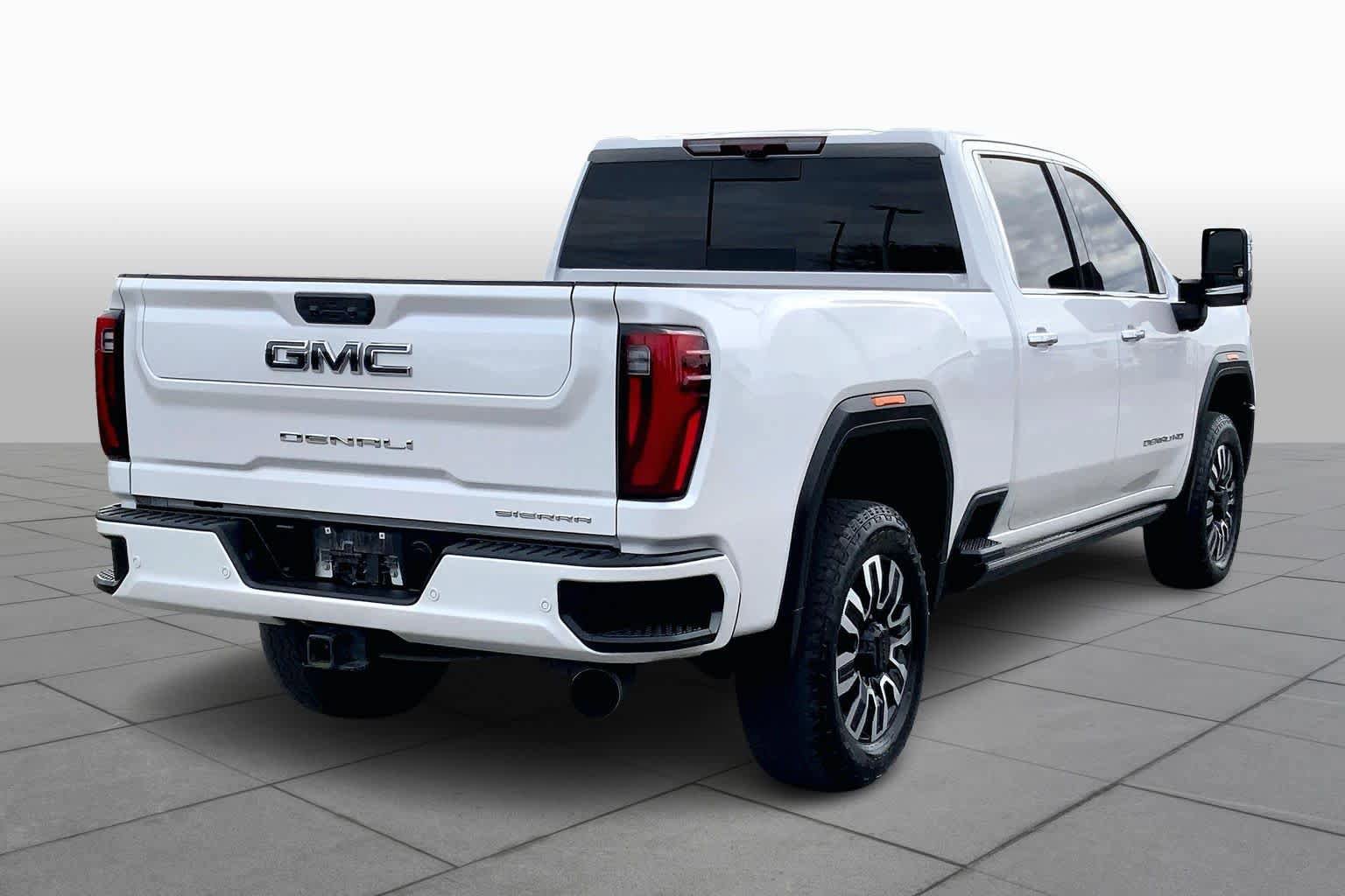 Used 2025 GMC Sierra 2500 Denali Ultimate AWD/4WD image 13