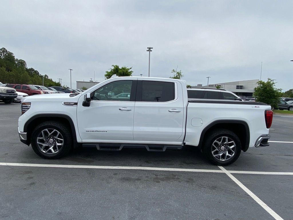 Used 2022 GMC Sierra 1500 SLT AWD/4WD image 4