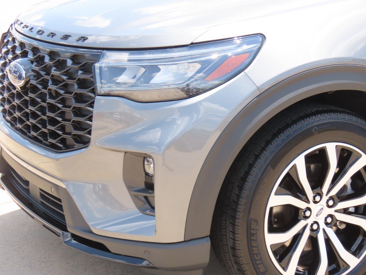 Certified 2025 Ford Explorer ST-Line AWD/4WD image 3