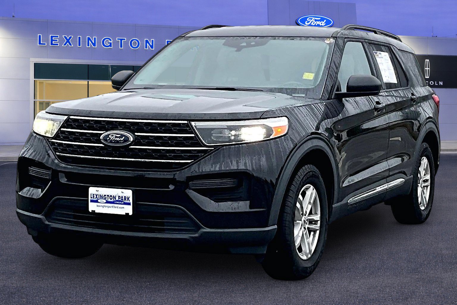 Certified 2022 Ford Explorer XLT w/ Class IV Trailer Tow Package AWD/4WD image 3