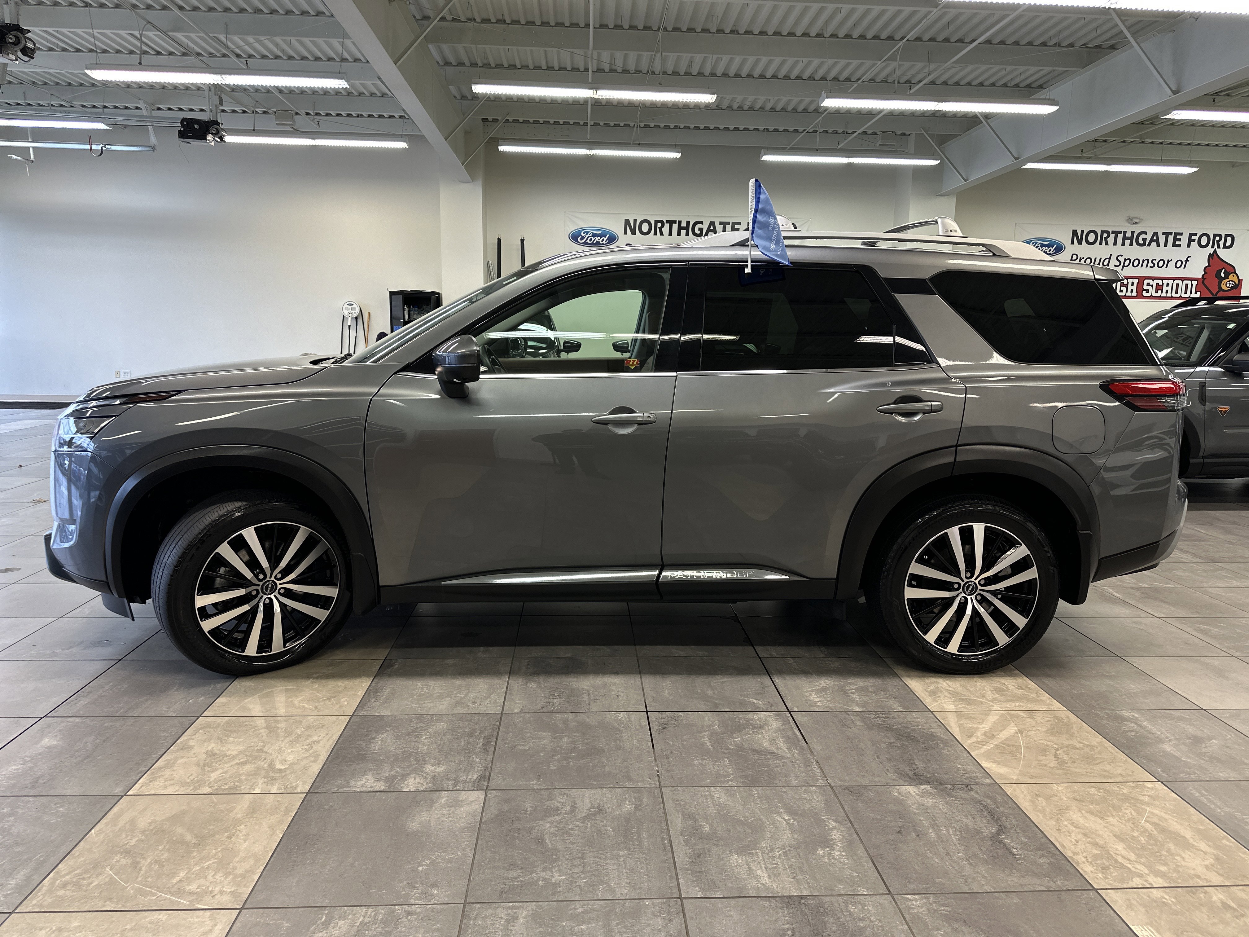 Used 2023 Nissan Pathfinder Platinum image 17