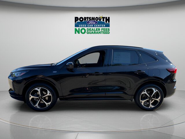 Certified 2025 Ford Escape ST-Line Elite w/ Premium Technology Package AWD/4WD image 2