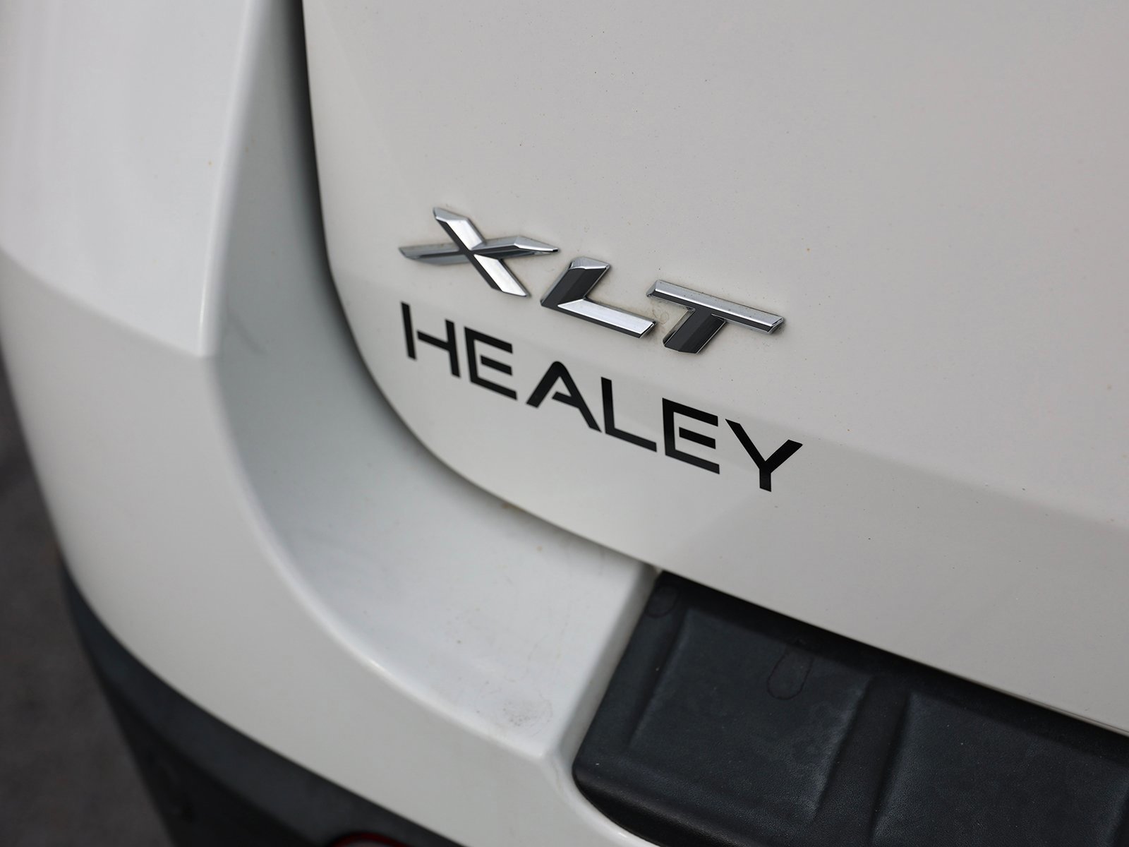 Certified 2022 Ford Explorer XLT w/ Equipment Group 202A image 9