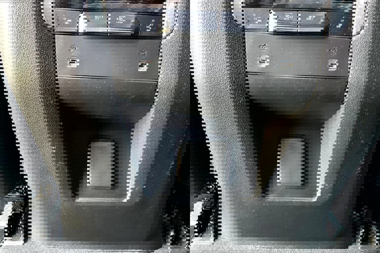 Used 2021 GMC Yukon XL SLT w/ SLT Premium Package image 33