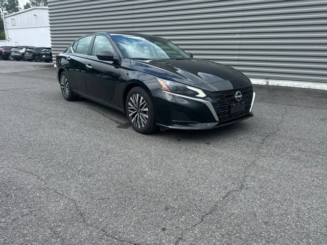 Used 2024 Nissan Altima 2.5 SV FWD image 3