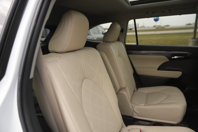 Used 2022 Toyota Highlander Platinum image 17