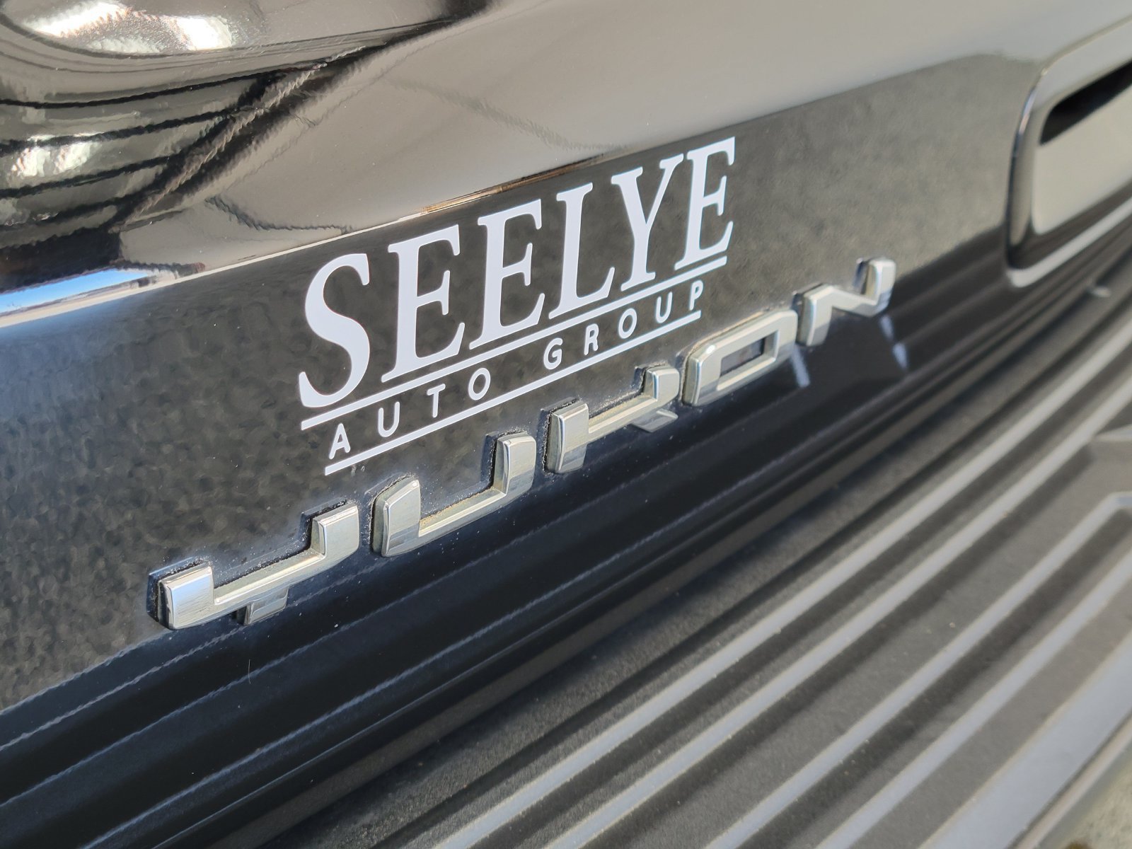 Used 2021 GMC Yukon SLT w/ Rear Media and Nav Package AWD/4WD image 33