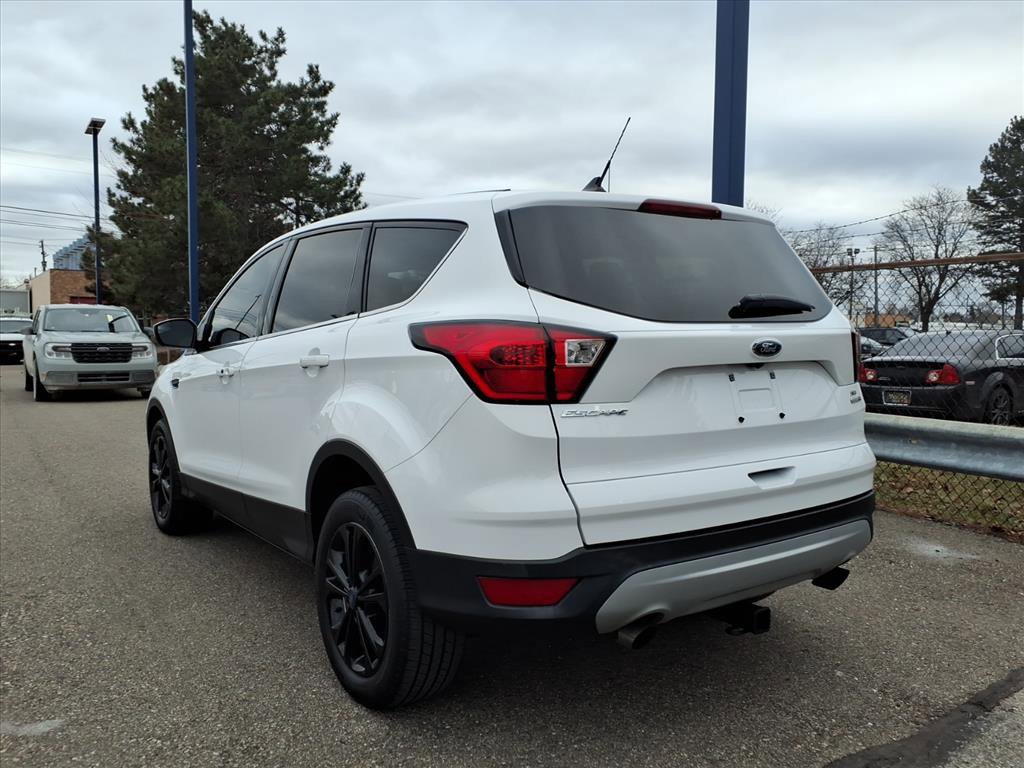 Certified 2019 Ford Escape SE image 4