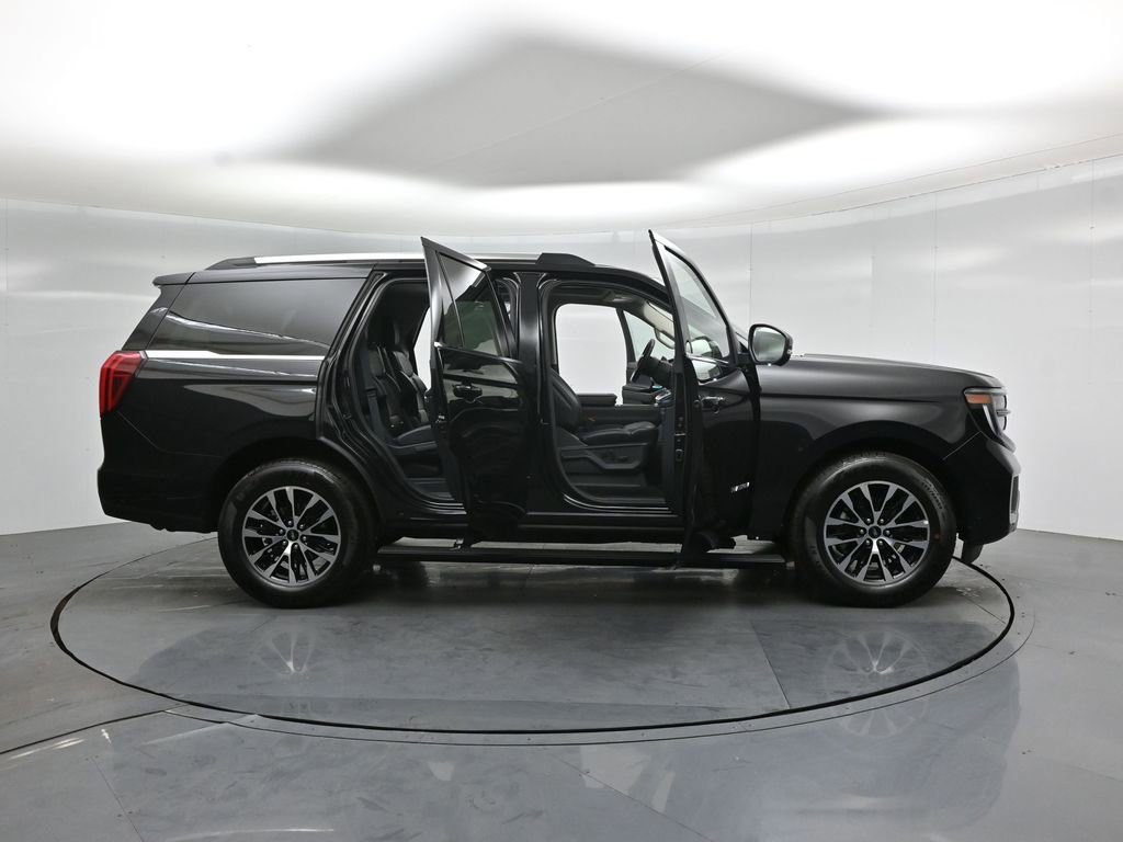 Certified 2025 Ford Expedition Platinum image 5