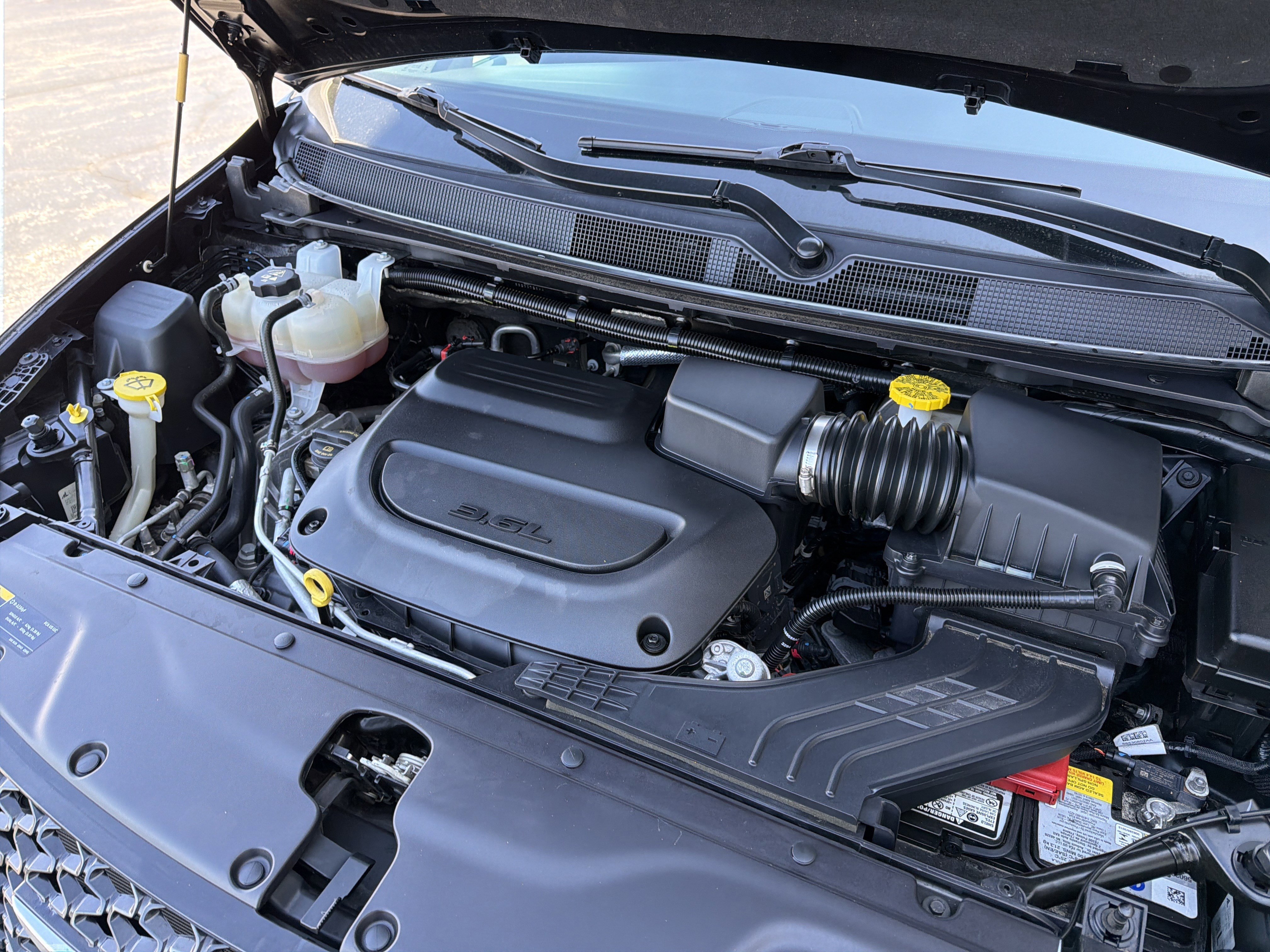 Used 2025 Chrysler Pacifica Select image 52