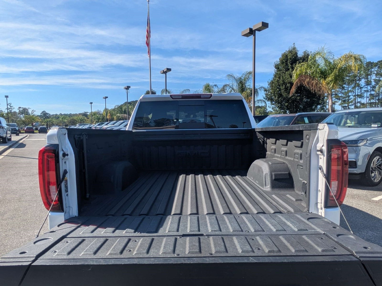 Used 2024 GMC Sierra 1500 SLT w/ SLT Premium Plus Package AWD/4WD image 11