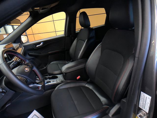 Certified 2025 Ford Escape ST-Line AWD/4WD image 10
