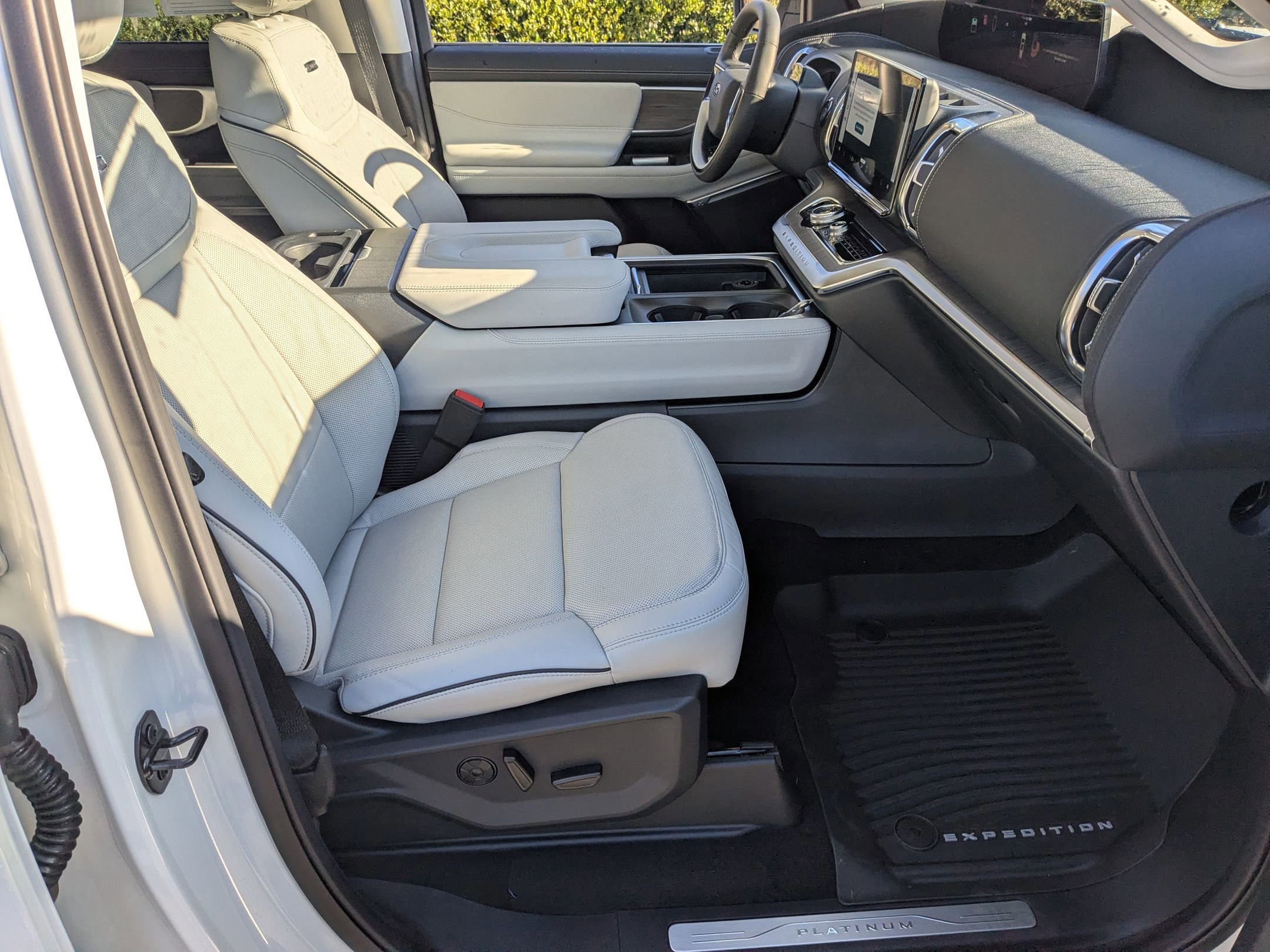 Certified 2025 Ford Expedition Platinum w/ Platinum Ultimate Package image 43