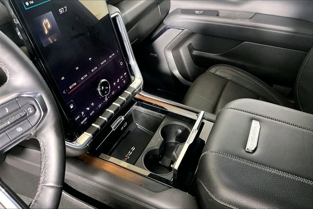 Used 2025 GMC Yukon Denali AWD/4WD image 13