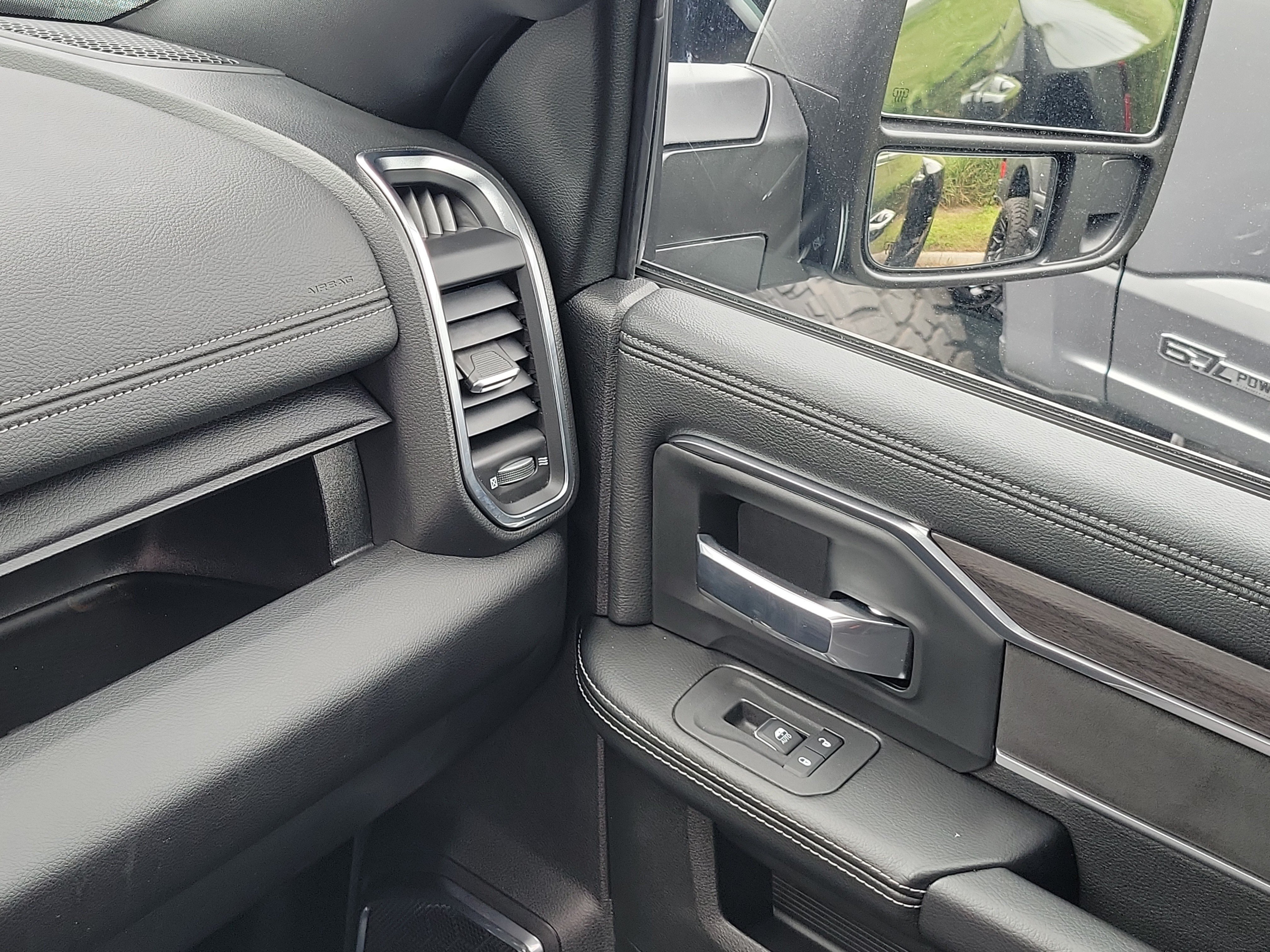 Used 2025 RAM 3500 Laramie w/ Night Edition AWD/4WD image 27