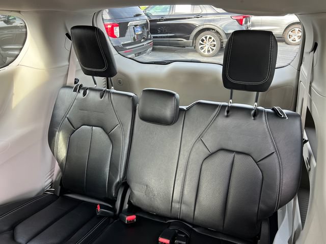 Used 2022 Chrysler Pacifica Touring-L FWD image 25