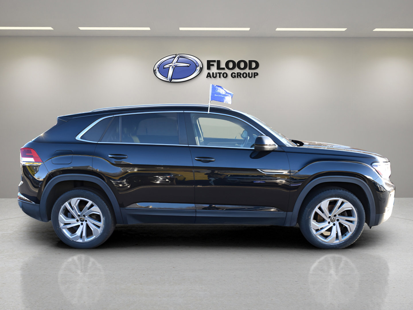 Used 2020 Volkswagen Atlas Cross Sport SEL image 3