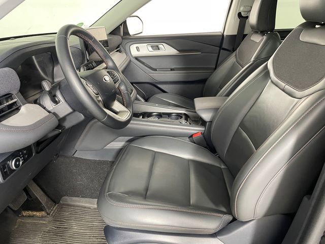 Certified 2025 Ford Explorer Active w/ Active Comfort Package AWD/4WD image 2