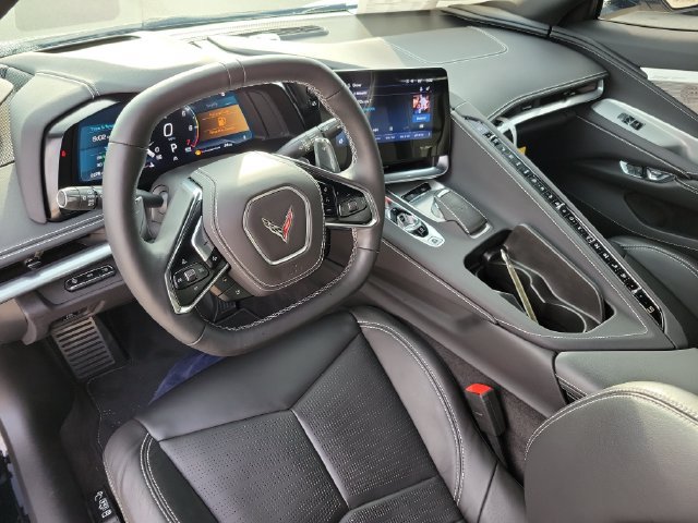 Used 2025 Chevrolet Corvette Stingray Preferred Conv w/ 2LT RWD image 21