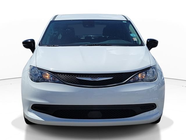 Used 2024 Chrysler Voyager LX FWD image 2