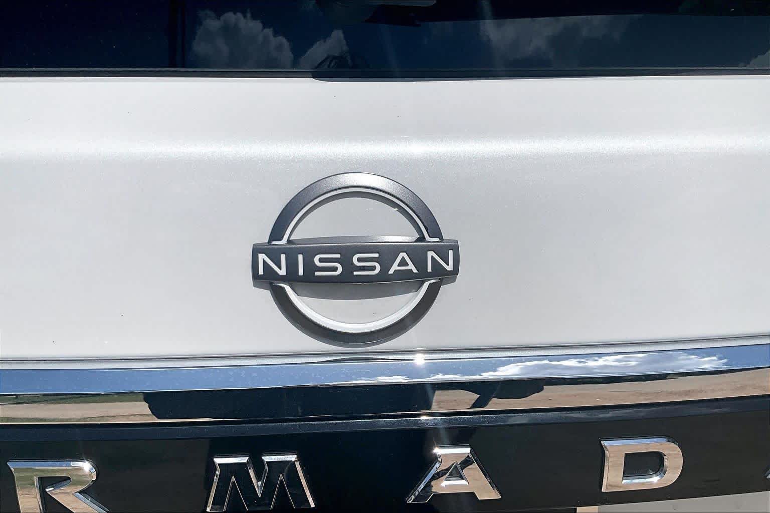 Used 2022 Nissan Armada Platinum w/ Captain's Chairs Package AWD/4WD image 31