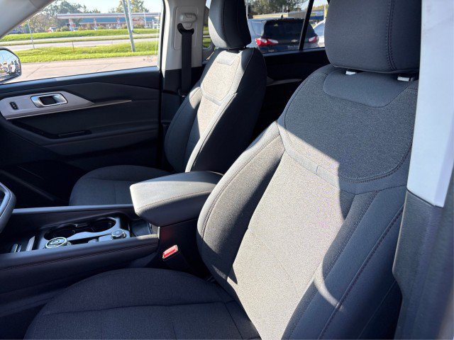 Certified 2025 Ford Explorer Active AWD/4WD image 9