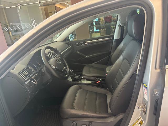 Used 2018 Volkswagen Passat 2.0T SE FWD image 12