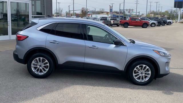Certified 2022 Ford Escape SE w/ Convenience Package AWD/4WD image 2