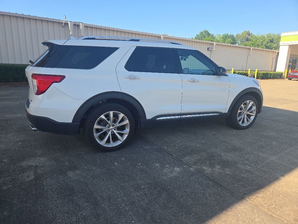 Certified 2023 Ford Explorer Platinum w/ Technology Package AWD/4WD image 8