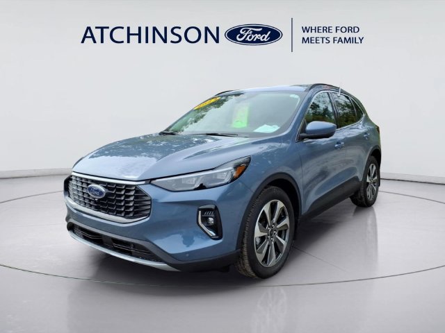 Certified 2023 Ford Escape Platinum w/ Premium Technology Package AWD/4WD image 1