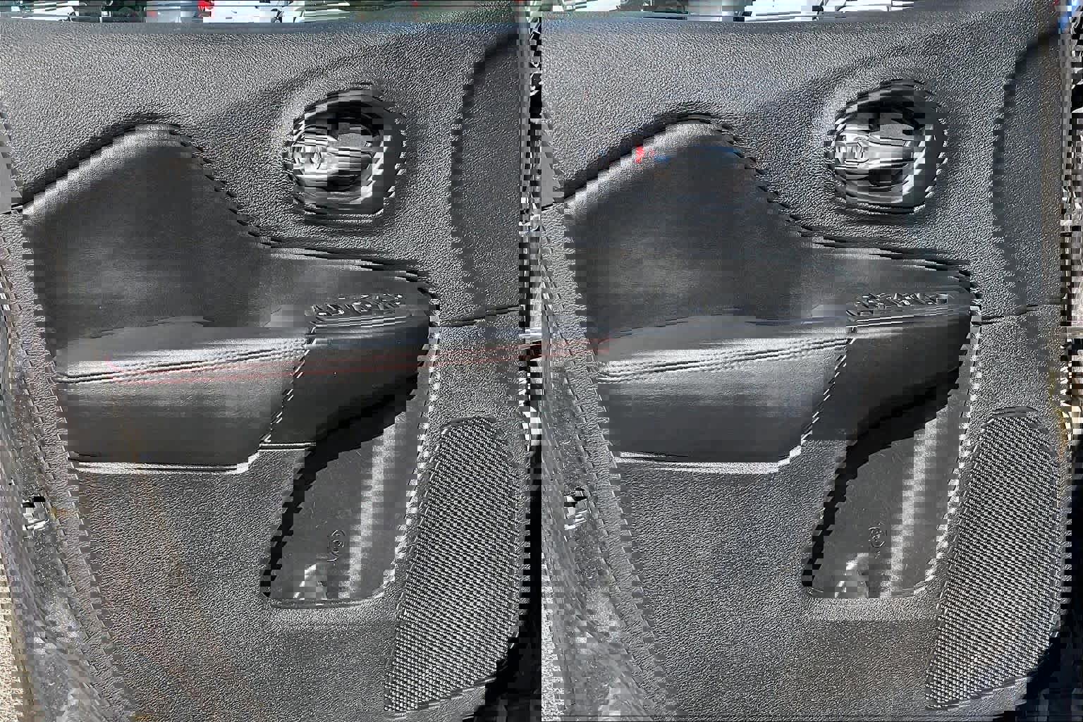 Used 2019 Jeep Cherokee Trailhawk w/ Cold Weather Group image 21