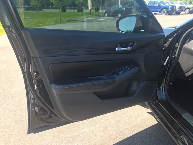 Used 2024 Nissan Altima 2.5 SV w/ SV Premium Package AWD/4WD image 19