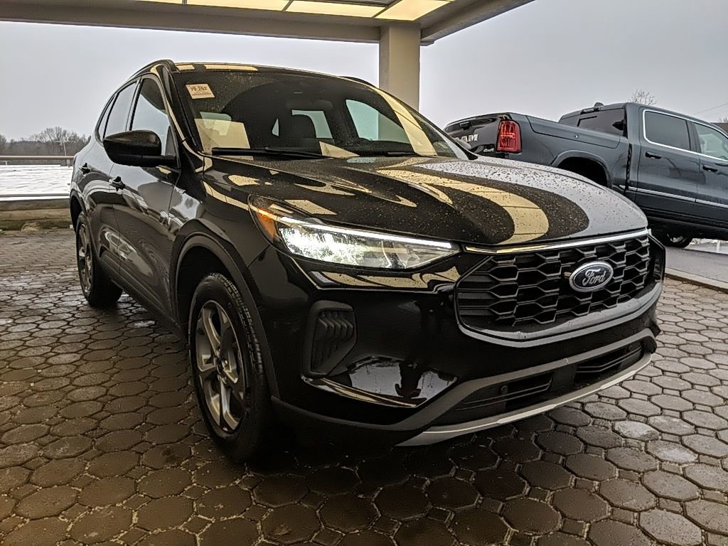 Certified 2025 Ford Escape ST-Line w/ Cold Weather Package image 3