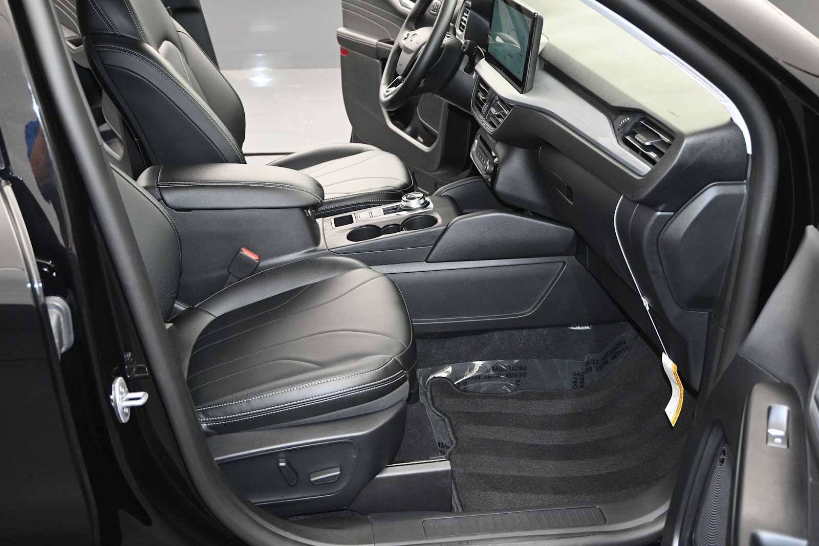 Certified 2026 Ford Escape SE w/ PHEV Premium Package FWD image 16