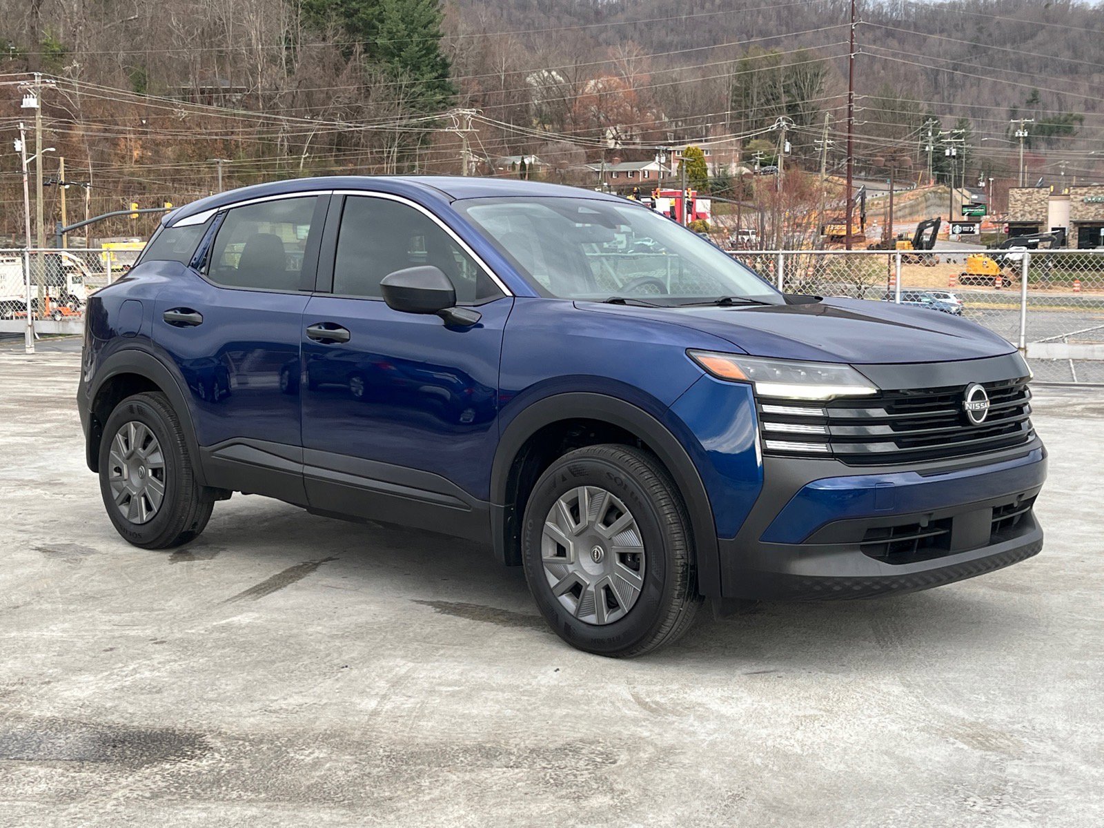 Used 2025 Nissan Kicks S w/ Charging Package image 1