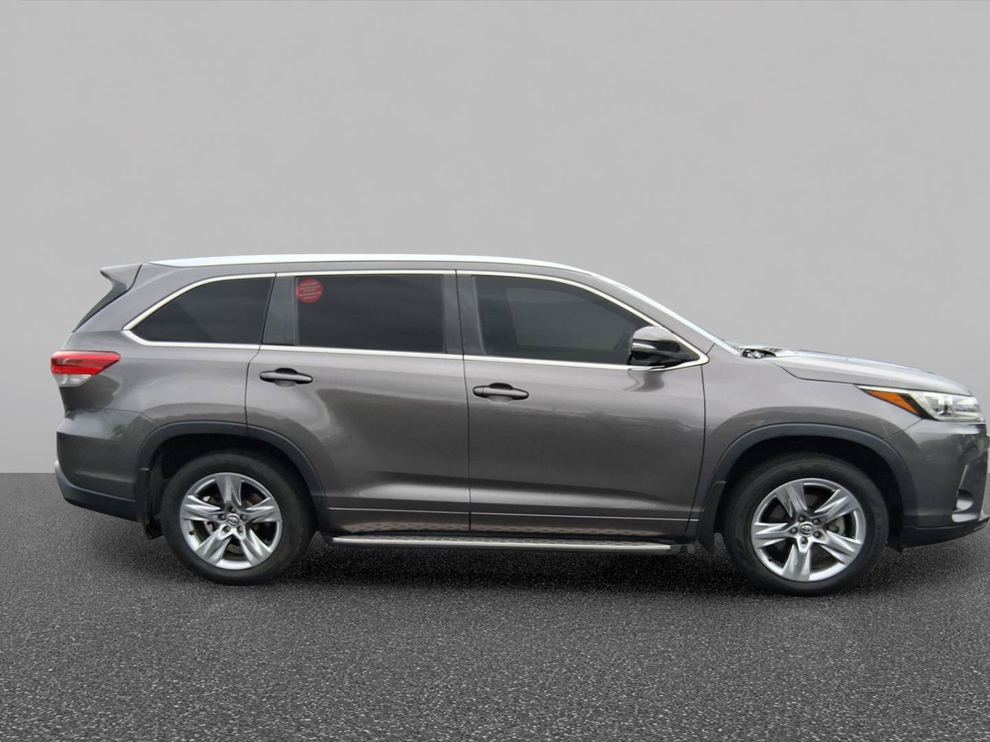 Used 2018 Toyota Highlander Limited FWD image 4