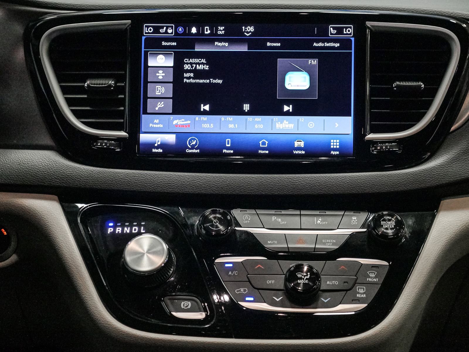 Used 2024 Chrysler Pacifica Touring-L image 28