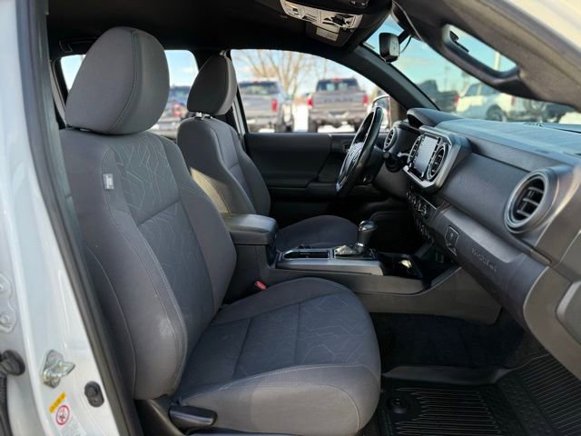 Used 2019 Toyota Tacoma TRD Off-Road w/ Technology Package image 12