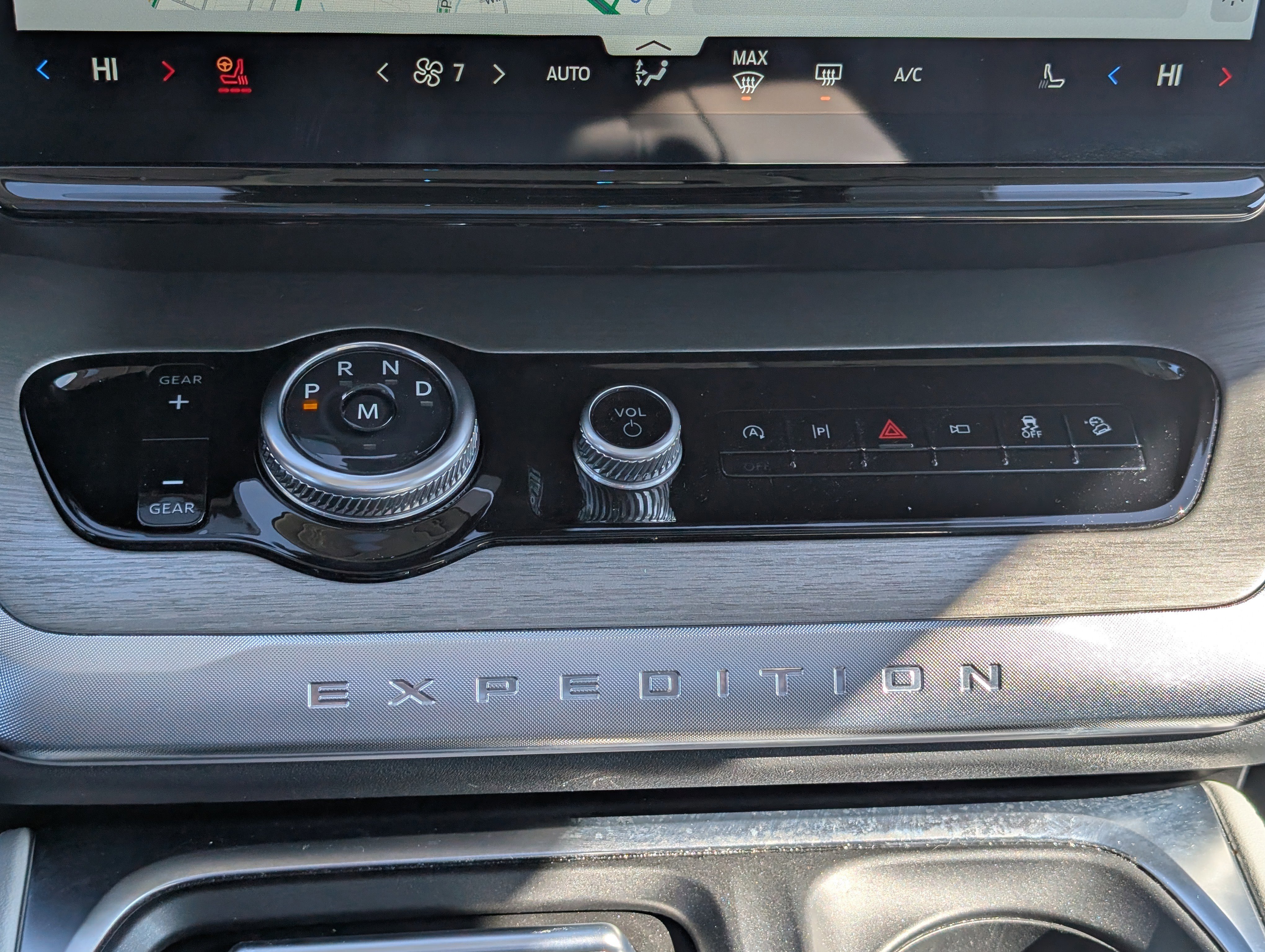 Certified 2025 Ford Expedition Platinum image 35