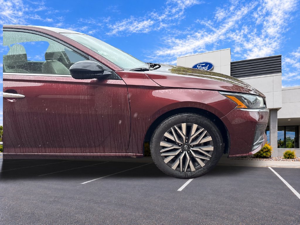 Used 2025 Nissan Altima 2.5 SV FWD image 31