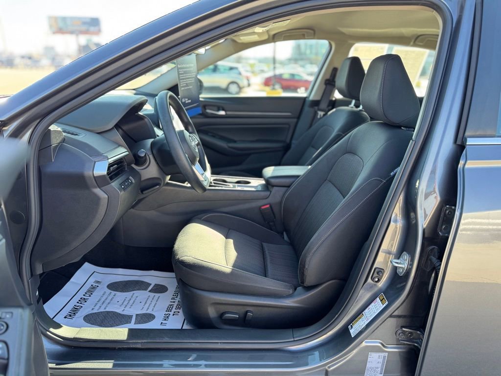 Used 2025 Nissan Altima 2.5 SV AWD/4WD image 12