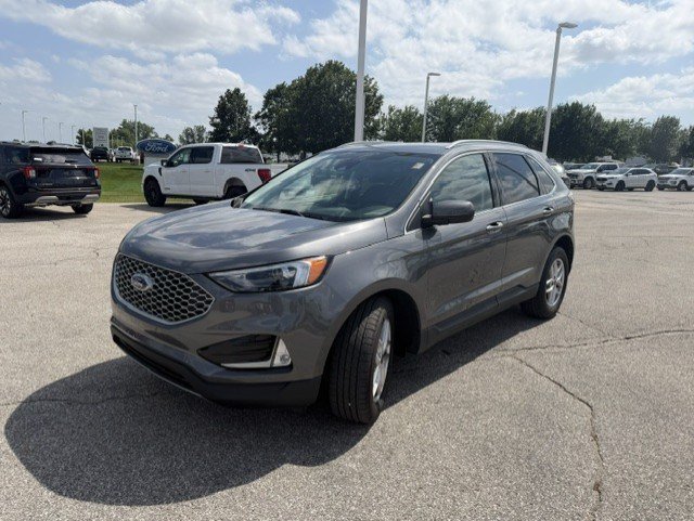 Certified 2023 Ford Edge SEL w/ Convenience Package AWD/4WD image 3