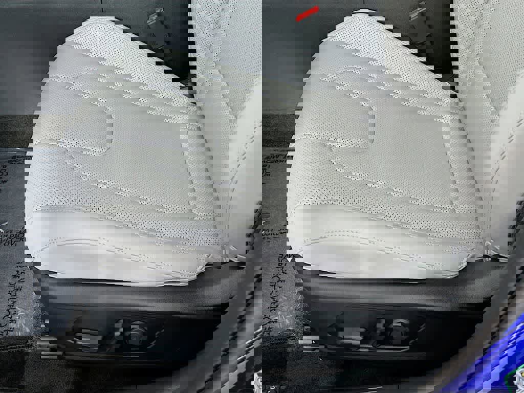 Used 2026 Hyundai Elantra Limited w/ Cargo Package image 29