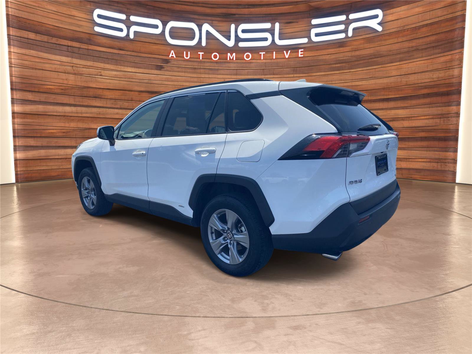 Used 2025 Toyota RAV4 XLE AWD/4WD image 4